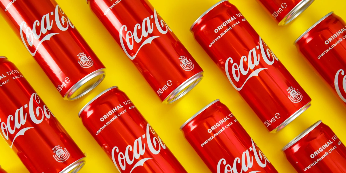 Thiết kế logo của Coca Cola đơn giản nhưng đã trở thành huyền thoại.Nguồn: Katie Peake