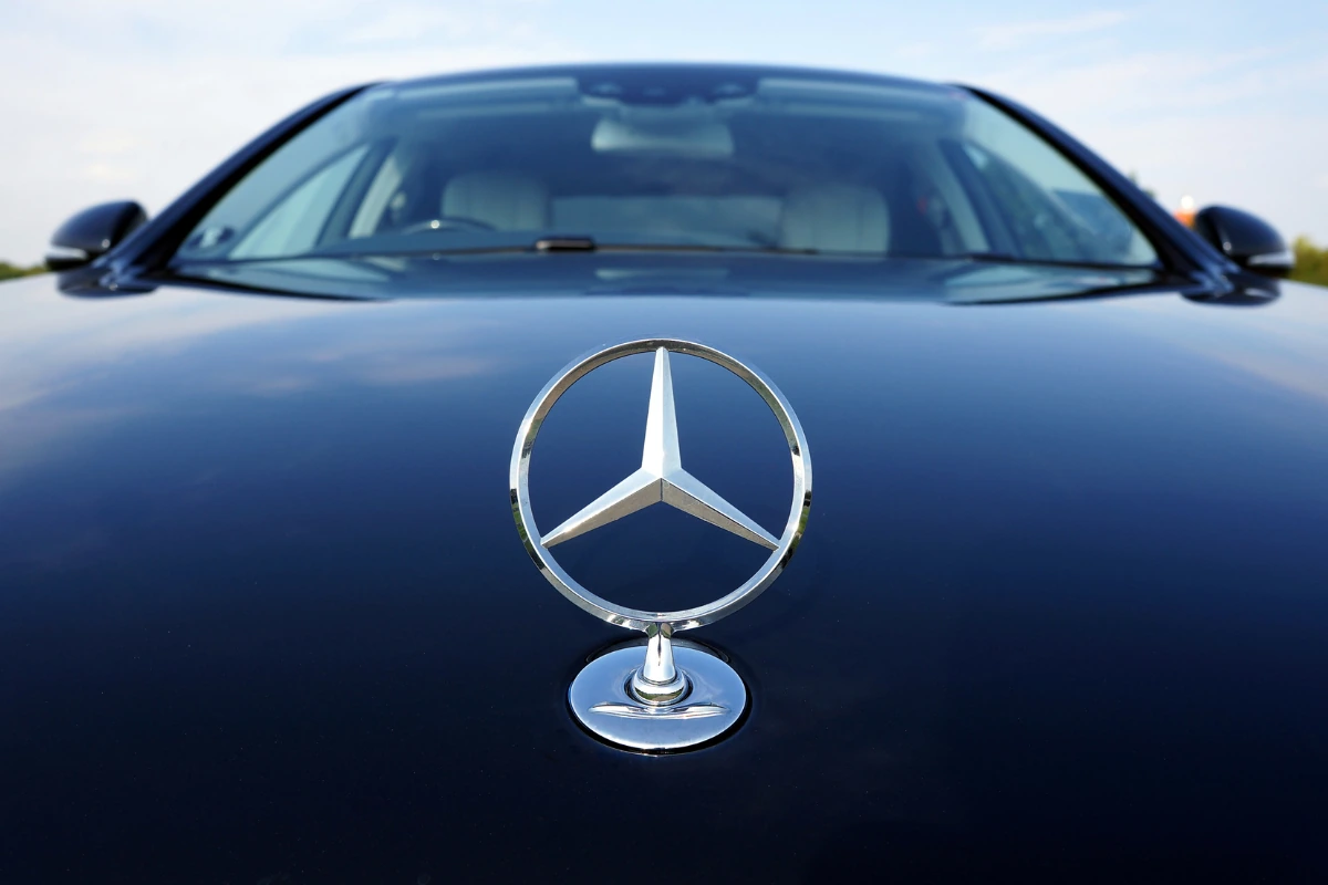 Logo thương hiệu Mercedes-Benz